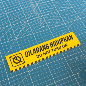 Do not Turn On. Dilarang Hidupkan. 请勿开启. Sticker Sign Label Signage Safety. No Switch Power. Jangan Buka Suis.
