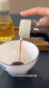 1PCS Oil Bottle Glass Soy Sauce Dispenser Leakproof Condiment Container Vinegar Cruet Soy Sauce Bottle Dispenser Kitchen Supply