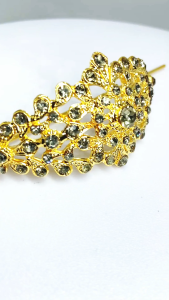 fashionthai jewerly Accessories รัดเกล้าฉลุดอกพิกุลเล็กพลอยเทา ใซส์กลาง งานไทยแท้