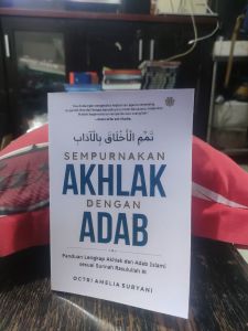 SEMPURNAKAN AKHLAK DENGAN ADAB