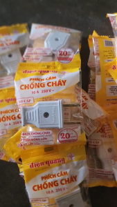 Phích cắm chống cháy Điện Quang