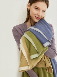 AMII | Color Block V-Neck Knit Sweater