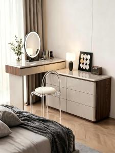 SAMEDREAM | Bàn Trang Điểm Lối Ý Bằng Gỗ Cứng