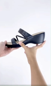 TREND รองเท้าหนัง PU/รองเท้าแตะมีส้น ส้น 6 CM. รุ่น FARIS สี BLACK | รองเท้าแตะ ผู้หญิง