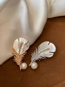 CAFFTI | Natural Freshwater Pearl Mother-of-Pearl Feather Brooch
