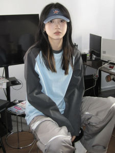 เสื้อยืดคอกลมแขนยาวผ้าฝ้ายสไตล์อเมริกันย้อนยุคสำหรับผู้หญิงในฤดูใบไม้ผลิและฤดูใบไม้ร่วง เสื้อเชิ้ตทรงหลวมสบายๆ สไตล์เกาหลี