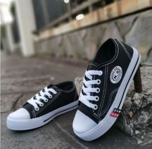SEPATU(NOB) SEPATU (NB) HITAM PUTIH/ SD/SMP/SMA