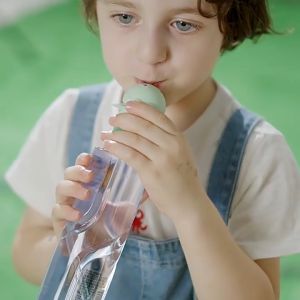 ฝาปิดกระบอกน้ำเครื่องดื่มสำหรับเด็กพร้อมหลอดสำหรับ tabung minum หัดเดิน Artifact Anti-choking Cover