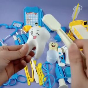LYZRC Childrens Doctor Toy Set Simulated Medical Equipment Stethoscope Medical Box Role Play Family Boys and Girls Gift