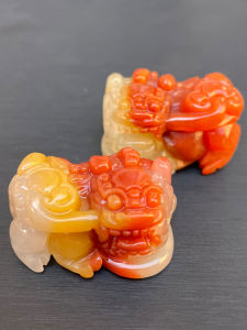 Yunnan Pure Natural Yellow Dragon Jadeite Xiu Pendant Mens Womens Handheld Premium Jade Carving Jewelry Pendant