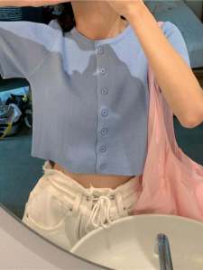 เสื้อยืดแขนสั้นถักเปิดหน้าท้องฤดูร้อนปี 2022 เสื้อคาร์ดิแกนทรงเข้ารูปสำหรับผู้หญิง เสื้อผ้าทำงานแขนสั้นคอตตอนสีพื้น