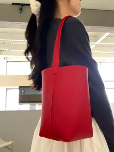 กระเป๋าทรงถัง เเบบนิยมหนังนิ่มมาพร้อมถุงผ้าซับใน หลากสี สะพายขึ้นไหล่หรือถือชิคๆ หนัง PU อย่างดี สไตส์เกาหลี เรียบง่าย