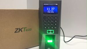 Máy Chấm Công Vân Tay & Thẻ Từ Ronal Jack F18