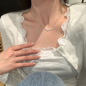 คนดังทางอินเทอร์เน็ตซุปเปอร์แฟลชเพทายสร้อยคอดอกไม้ผู้หญิงฤดูใบไม้ร่วงและฤดูหนาวแสงหรูหราเฉพาะอารมณ์โซ่กระดูกไหปลาร้า ins สั้นกับเครื่องประดับ