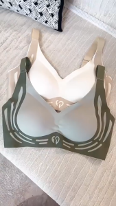 Large Size Thin Jelly Comfortable Underwear for Women One-piece Seamless 3D Soft Support Wide Straps Push-up Latex Bra