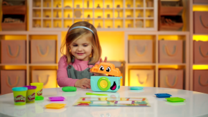 Play-Doh Photo Fun Starter Set Kids Camera Toy for Pretend Play Arts & Crafts for Girls & Boys 2+ with 7 Accessories & Playmat