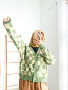 Cardigan Rajut Cantik: Pilihan Ideal untuk Musim Dingin