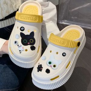 LKfashion แนะนำ รองเท้าแฟชั่นสไตล์เกาหลี รุ่นนี้มีให้เลือก 5 สีแบบ สวยไม่ซ้ำใคร พร้อมตัวการ์ตูนติดลายน่ารัก วัสดุดีนิ่มสบายเท้า สั่งเลยขายดีมากกก