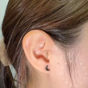 D47 Korean creative earrings fashion mini moon earrings simple womens earrings stainless steel 韩版个性创意耳钉时尚迷你月亮耳钉