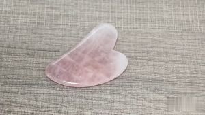 Suolaer Pink Rose Quartz Gua Sha Facial Tool Pink Heart Shape Gua Sha Scraping Massage Tool for Therapeutic Relief and Skin Renewal Gua sha Board for SPA Acupuncture Therapy P-001