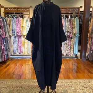 Lila Kaftan by Dian Pelangi LIMITED EDITION Busana Muslim Maxi Dress Gamis Rayon Outfit Casual Wanita Cantik Anggun Modis Modern Elegan Mewah Model Korea Arabian Batwing Terbaru Motif Batik Cap Hand Made Kekinian