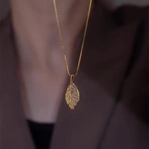 BESFOME 2023 Bling Shiny Zircon Leaf Pendant Necklace 18k Gold Plated Titanium Steel Box Chain Leaf Necklace For Girls Women