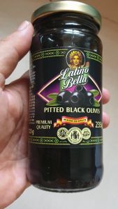 Trái Ô liu đen không hạt hiệu Latino Bella 450g nhập khẩu Tây Ban Nha