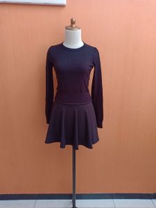 atasan kaos rajut wanita hitam BERSHKA cewek S M lengan panjang crop top cute santai blouse