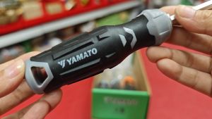 Obeng Bolak Balik Yamato Panjang Besi 10cm Diameter 6mm Plus Minus Magnet 2 Way\\n\\n Pengenalan Obeng Bolak Balik Yamato\\n\\nObeng bolak balik Yamato adalah alat bengkel yang dirancang untuk memudahkan pekerjaan Anda. Dengan panjang besi 10 cm dan diameter 6 mm, obeng ini sangat cocok untuk berbagai jenis pekerjaan di rumah atau di tempat kerja Anda. Selain itu, obeng ini dilengkapi dengan fitur magnet yang memudahkan Anda dalam menangani baut dan mur.\\n\\n Spesifikasi Produk\\n\\nBerikut adalah spesifikasi produk Obeng Bolak Balik Yamato:\\n\\n- Panjang Besi: 10 cm\\n- Diameter: 6 mm\\n- Fitur Magnet: Plus Minus\\n- Jenis Obeng: 2 Way\\n\\n Kelebihan dan Keunggulan\\n\\nObeng Bolak Balik Yamato memiliki beberapa kelebihan dan keunggulan yang membuatnya menjadi pilihan tepat untuk Anda:\\n\\n- Kualitas tinggi: Obeng ini terbuat dari bahan yang berkualitas tinggi, sehingga tahan lama dan tidak mudah rusak.\\n- 2 way: Obeng ini dapat digunakan untuk memutar baut dan mur dengan dua arah, yaitu plus dan minus.\\n- Panjang besi 10 cm: Panjang besi yang pas membuat obeng ini cocok untuk berbagai jenis pekerjaan.\\n- Diameter 6 mm: Diameter yang pas membuat obeng ini dapat digunakan untuk berbagai jenis baut dan mur.\\n- Fitur magnet: Fitur magnet pada obeng ini memudahkan Anda dalam menangani baut dan mur.\\n\\n Cara Menggunakan Obeng Bolak Balik Yamato\\n\\nBerikut adalah cara menggunakan Obeng Bolak Balik Yamato:\\n\\n Teknik Penggunaan yang Benar\\n\\nUntuk menggunakan obeng ini dengan benar, ikuti langkah-langkah berikut:\\n\\n1. Pilih ukuran baut atau mur yang akan Anda pasang atau lepas.\\n2. Sesuaikan posisi obeng dengan baut atau mur tersebut.\\n3. Putar obeng sesuai dengan arah yang diinginkan, yaitu plus atau minus.\\n4. Pastikan obeng tidak terlepas dari baut atau mur saat diputar.\\n\\n Perawatan dan Pemeliharaan\\n\\nUntuk menjaga kualitas dan daya tahan obeng ini, lakukan perawatan dan pemeliharaan berikut:\\n\\n- Bersihkan obeng setelah digunakan.\\n- Simpan obeng di tempat yang aman dan kering.\\n- Jangan menggunakan obeng untuk tujuan lain selain memutar baut dan mur.\\n\\n Manfaat Obeng Bolak Balik Yamato\\n\\nObeng Bolak Balik Yamato memiliki beberapa manfaat yang membuatnya menjadi alat bengkel yang sangat berguna:\\n\\n Efisiensi Kerja\\n\\nDengan menggunakan obeng ini, Anda dapat menyelesaikan pekerjaan dengan lebih cepat dan efisien. Fitur magnet pada obeng ini memudahkan Anda dalam menangani baut dan mur, sehingga pekerjaan menjadi lebih mudah dan cepat.\\n\\n Keamanan Pengguna\\n\\nObeng Bolak Balik Yamato dirancang dengan berbagai fitur keamanan, seperti bahan yang kuat dan tahan lama, serta desain ergonomis yang nyaman digunakan. Dengan demikian, penggunaan obeng ini aman dan nyaman untuk Anda.\\n\\n Kesimpulan\\n\\nObeng Bolak Balik Yamato adalah alat bengkel yang dirancang untuk memudahkan pekerjaan Anda. Dengan spesifikasi produk yang tepat, kelebihan dan keunggulan yang dimiliki, cara penggunaan yang mudah, serta manfaat yang banyak, obeng ini menjadi pilihan tepat untuk Anda. Pastikan untuk melakukan perawatan dan pemeliharaan yang tepat agar obeng ini tetap awet dan tahan lama.\n}