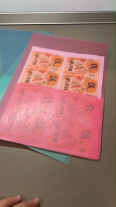 แฟ้มพับพลาสติกแบบใส ขนาด F4  ใส่เอกสารได้ 2 ช่อง สามารถใส่กระดาษ A4ได้สินค้าแบบ คละสี สินค้าพร้อมส่งจากไทย