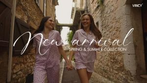 BSS040S51-BỘ SHORT SATIN CAO CẤP HỌA TIẾT HOA NHÍ VỚI THIẾT KẾ CỔ LÁ SEN TẠO CẢM GIÁC MỀM MẠI THOÁNG MÁT  LÀ LỰA CHỌN LÝ TƯỞNG CHO MÙA HÈ