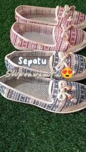 NW051 Sepatu Slip On Wanita Motif Batik
