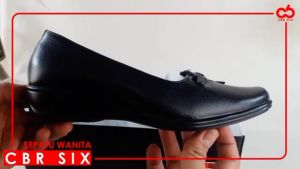Sepatu Formal Wanita Kulit Hitam: Pilihan Tepat untuk Kantor