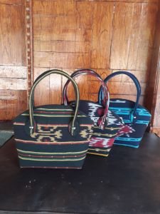 Dompet tenun unyu