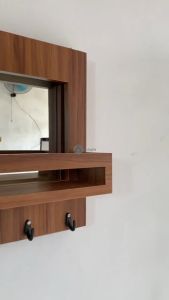 Adapta-Cermin Kotak Mini dengan Rak Pajangan Tempel Dinding dan Gantungan Kunci Aesthetic Minimalis