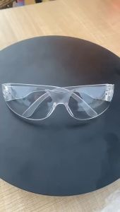 JinSports  แว่นตาป้องกัน แว่นตานิรภัย  ป้องกันการกระเด็น กันน้ำ ป้องกันทรายกระเด็น การป้องกันห้องปฏิบัติการ แว่นตาป้องกันการทดลองทางเคมีแบบโปร่งใส  น้ำหนักเบาและไม่เจ็บจมูก