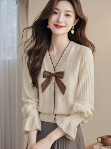 Áo Len Dệt Kim Cổ Chữ V Tay Áo Dài Màu Be Phong Cách Pháp Thời Trang Thu Đông Cho Nữ Áo Len Cổ Điển Thường Ngày