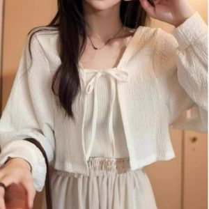 เสื้อคลุมกันแดดแบบบางสำหรับผู้หญิง แขนยาว ทรงหลวม สไตล์ทำงาน เสื้อคลุมกันแดดแบบเปิดไหล่ ดีไซน์ผ้าป่า แขนยาว คอวี