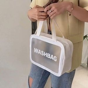 TKGirl ของดีบอกต่อ กระเป๋าทรงกะทัดรัดงานรุ่นนี้งานใสมองเห็นของด้านใน พกพาสะดวก ใส่ของชิ้นเล็กได้ดีมาก วัสดุดีเวอร์ กันน้ำได้ด้วย ใครยังไม่มีรีบกดเลยน้า