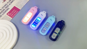 Ezprezz พวงกุญแจไซเรนฉุกเฉิน 140dB พร้อมไฟฉาย ชาร์จได้ มีคลิปหนีบ