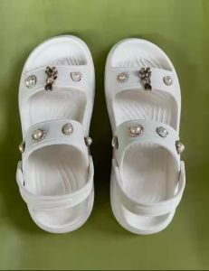 Dép Sadal Cross Màu Trắng Độn Đế Tăng Chiều Cao Cho Phái Nữ Tặng 12 Sickers 2D