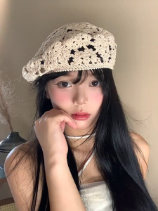 Topi Baret Wanita Bohemian Rajut Tangan Desain Renda & Crochet yang Ringan Cocok untuk Travel dan Foto Etnik yang Cantik