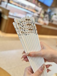 Bộ Thìa Gốm Chống Khuẩn Hình Gấu Dễ Thương Bộ Thìa Gốm Chống Mốc Dùng Một Con Một Thìa Bộ Đồ Ăn Gia Đình Bằng Gốm Sứ Thủ Công