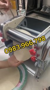 Máy cán bột làm bánh gối đế piza chạy điện FKM200