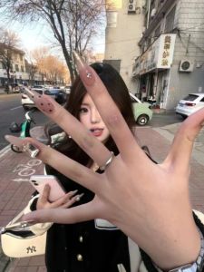 Manci Pure Hand-Worn Nail Xiaohongshu Same Style Manicure Gold Polka Dot Nude Color Elegant Fake Nail Patch Bride Nail