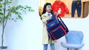 Cặp cho học sinh cấp 1 tiểu học Topbear ba lô bé trai bé gái đi học từ lớp 1-3-6 chống nước có dạ quang phát sáng an toàn cho bé tiêu chuẩn Châu Âu siêu nhẹ và bền màu sắc đẹp T778