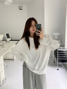 เสื้อยืดคอกลมแขนยาวผ้าขนแกะสีขาว ทรงหลวม อบอุ่น สำหรับผู้หญิง เสื้อชั้นในฤดูหนาว แฟชั่นเกาหลี สไตล์ลำลอง