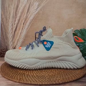 Sepatu Sneakers Pria Model Casual Import Trend Masa Kini