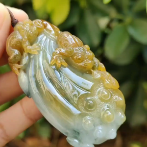 Super Rare Lotus & Toad Jadeite Pendant – Natural Type A Jadeite Five Elements Harmony Certified GD2112H002820 SKU:pendant400