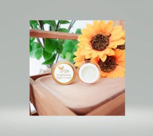 ครีมบำรุงกลางคืน มาเชอรี่ /Night Cream Machere 5 g. (1 กระปุก)